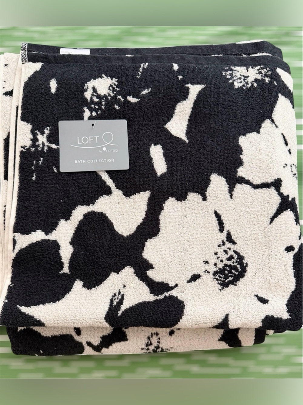 1 PC LOFT Bath Towel- BLACK MILK IN BLOOM NWT